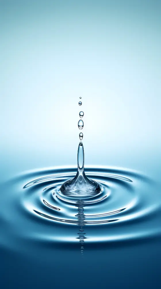 Goutte d’eau et ondulations à la surface de l’eau