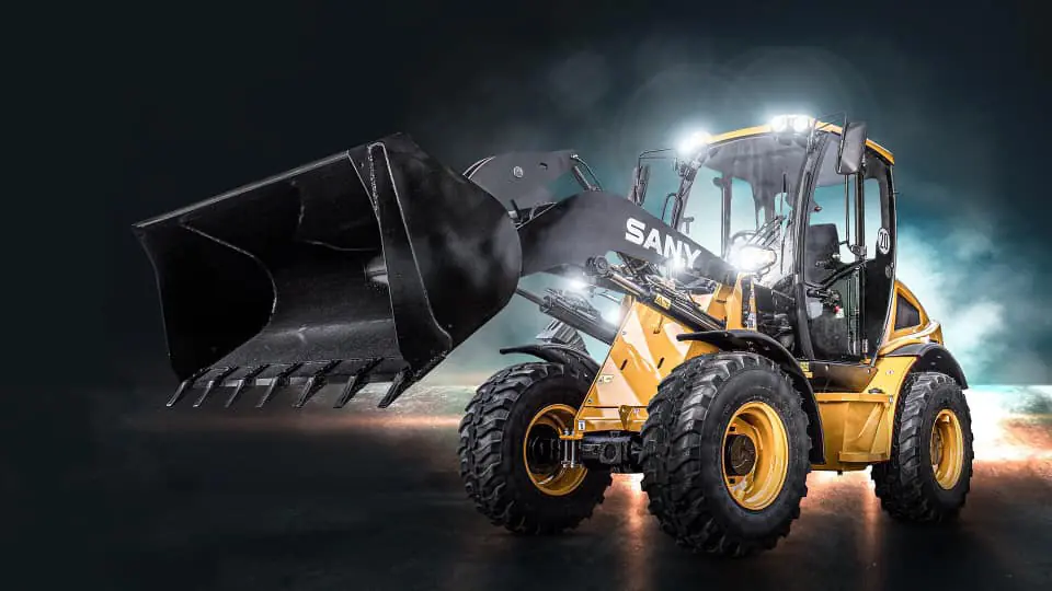 Chargeuse sur un chantier de nuit